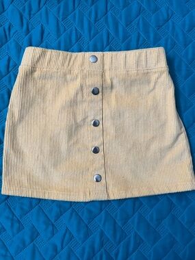 Girls Cynthia Rowley Yellow Corduroy Skirt
Size 5/6